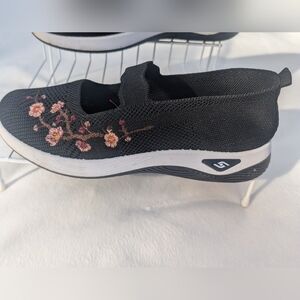 Cherry Blossom Embroidered Black Slip-On Women's Shoes